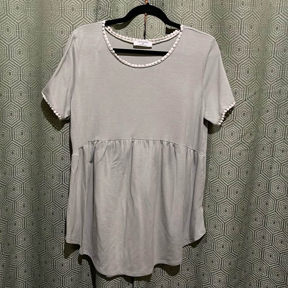 Zenana 1X babydoll top, white detail on sleeves & neckline, has all over pilling